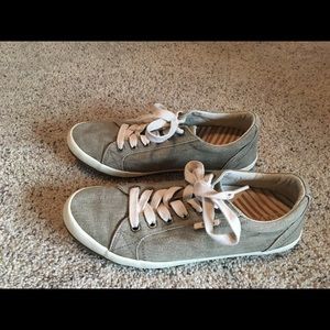 Taos Women’s sneakers size 9